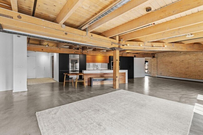 Building Photo - 404 N Washington Ave