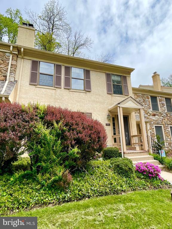 Primary Photo - 204 Weatherstone Dr