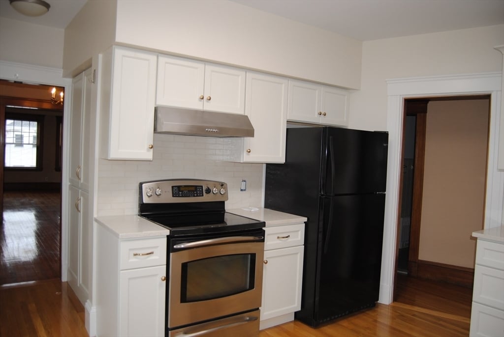 Building Photo - 140 Winsor Ave