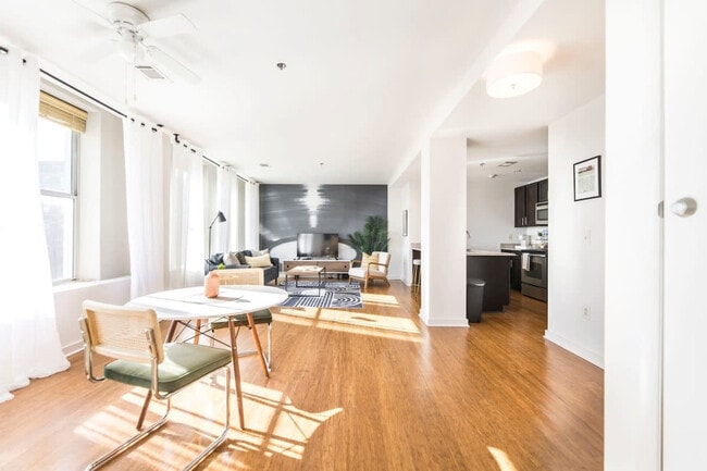 Building Photo - 401 Cherry St