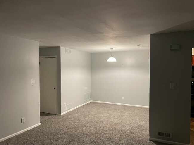 Building Photo - 190 Collin Ct