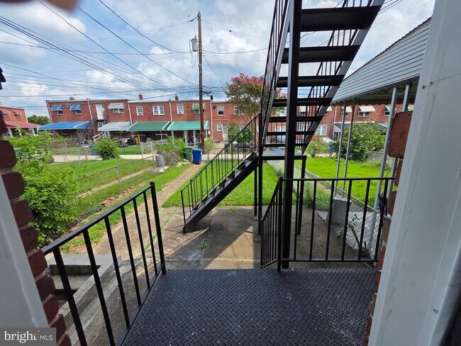 Building Photo - 1509 N Decker Ave