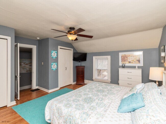 Building Photo - 5638 University Ave