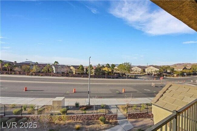 Building Photo - Modern 4-Bed Townhouse in Henderson