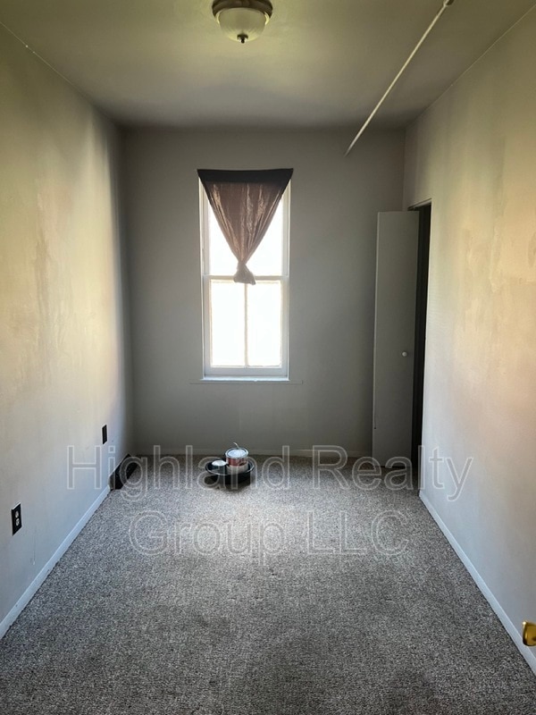 Building Photo - 147 Locust St