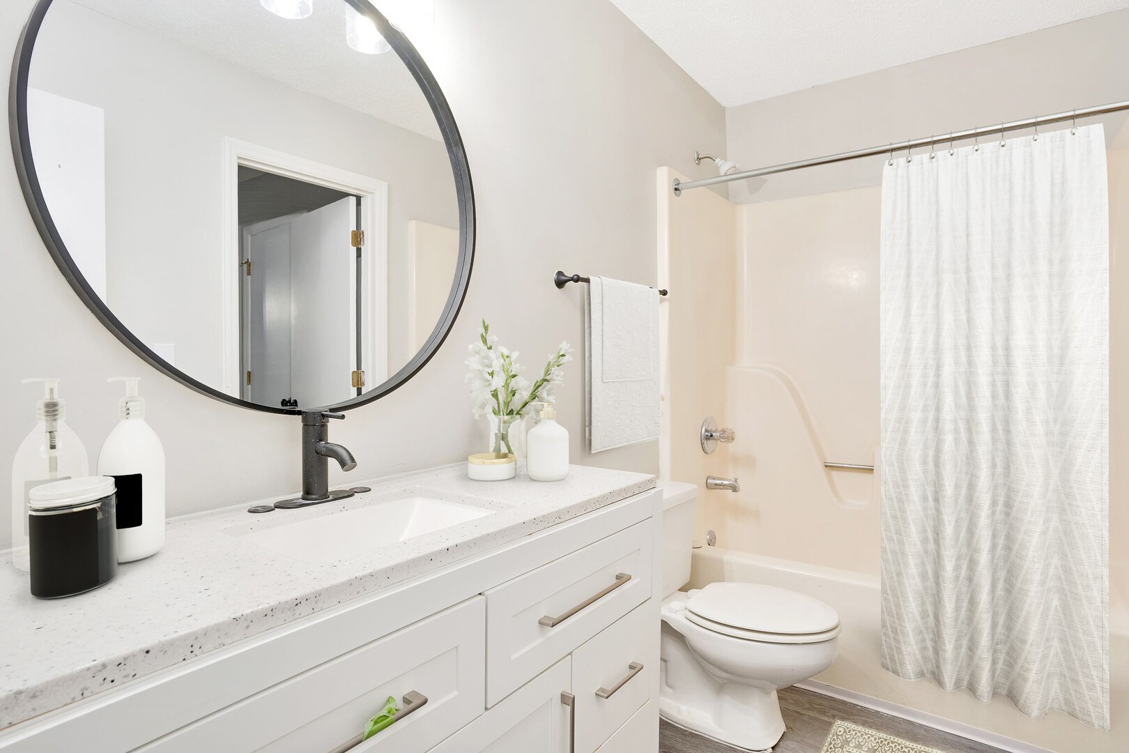 Interior Photo - 104 Summitt St