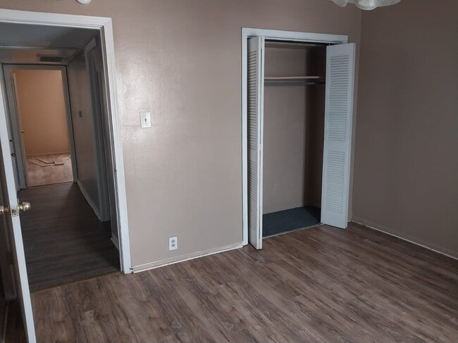Building Photo - 6320 Riverside Dr