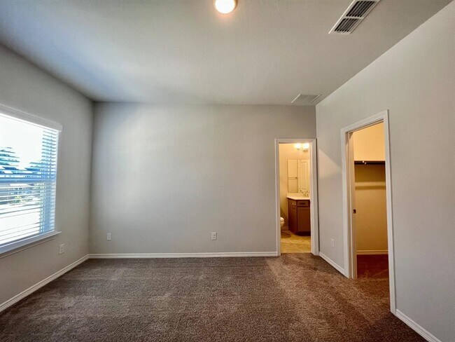 Building Photo - 1815 Waters Branch Dr