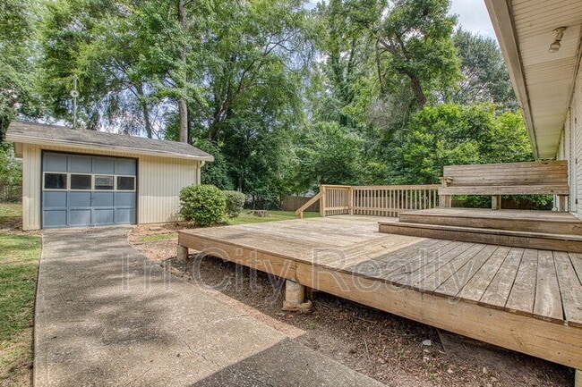 Building Photo - 212 Hilltop Dr