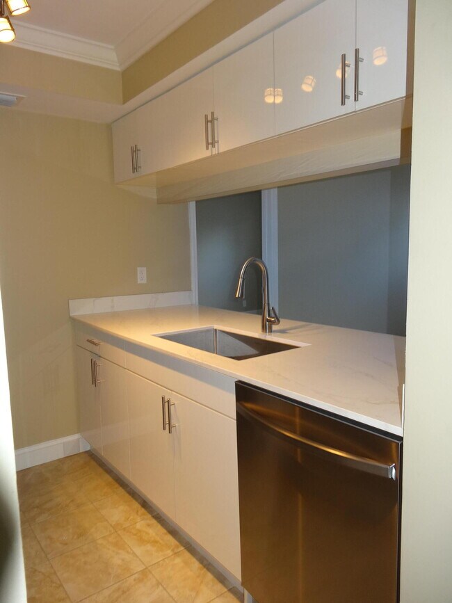 Building Photo - 7091 Golf Colony Ct