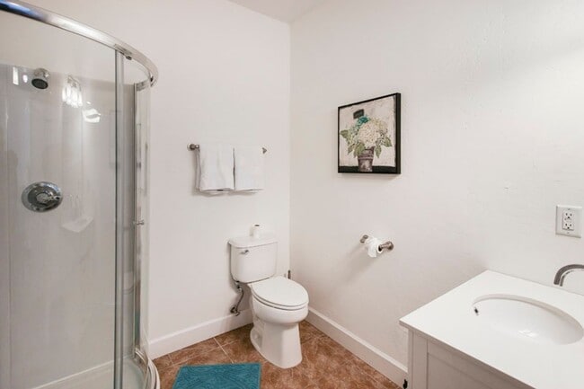 Building Photo - Zen Cottage: Spacious downtown suite complete with kitchenette, washer/dryer $300 Utility Fee