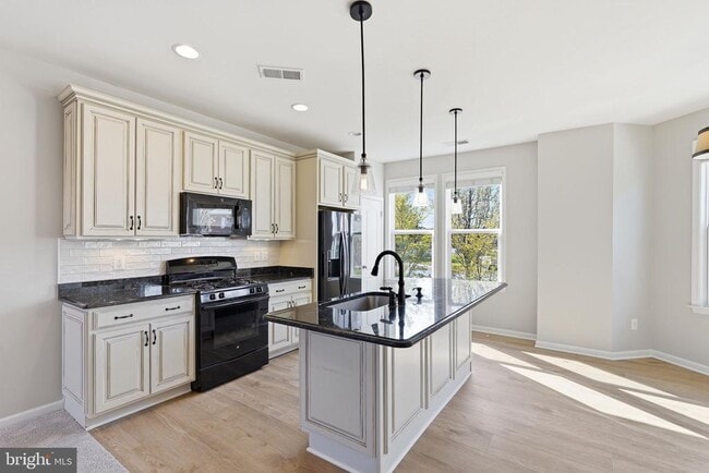 Building Photo - 8923 Quarry Rd