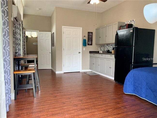 Building Photo - 1245 CATALPA Ln
