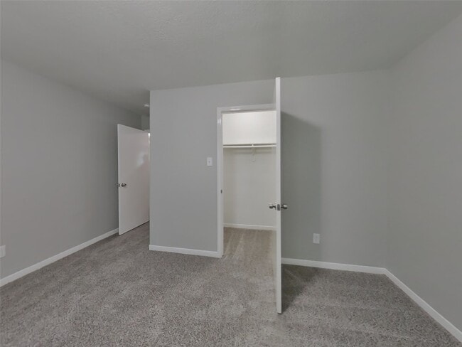 Building Photo - 6726 Misty Dale Dr