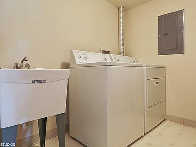 Building Photo - 12799 St Andrews Ct