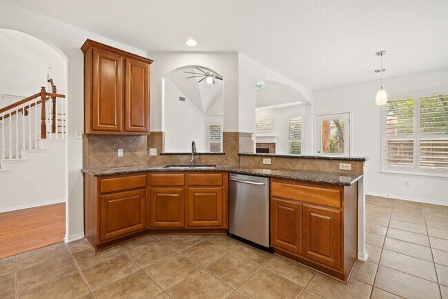 Building Photo - 908 Golden Palomino Ct