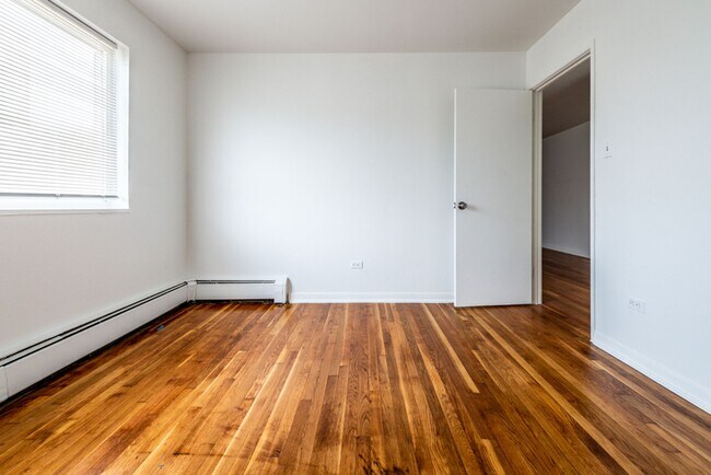 Building Photo - 8326 S Ellis Ave