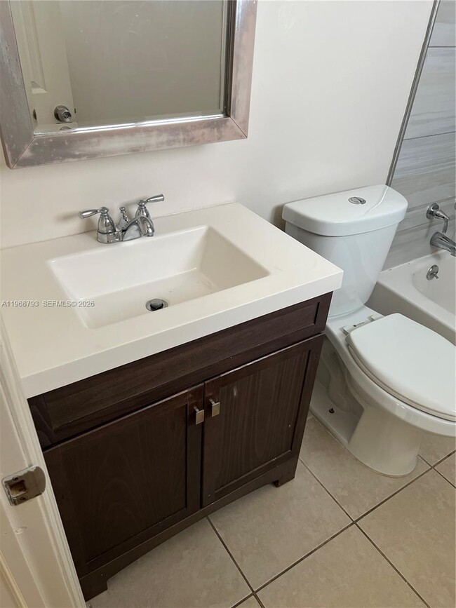 Building Photo - 890 NW 22nd Ct