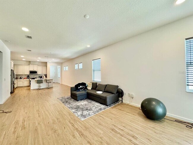Building Photo - 827 Winterside Dr