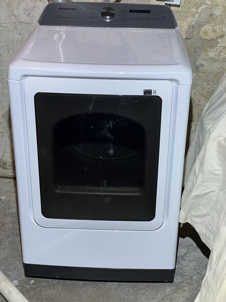 Smart Washer and Dryer - 5016 Tholozan Ave