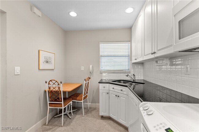 Building Photo - 13 High Point Cir N