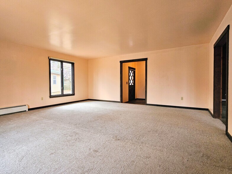 Building Photo - 135 Fraelich Rd