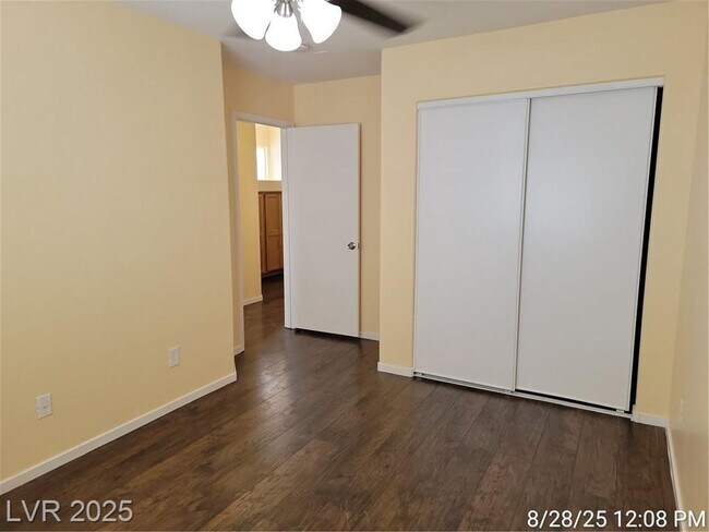 Building Photo - Charming Silverado Ranch Home!