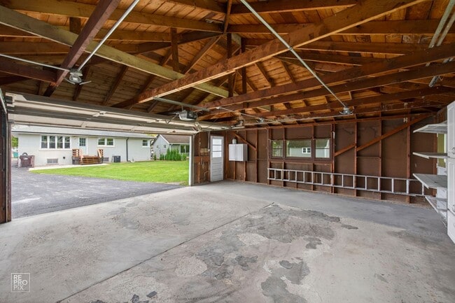 Building Photo - Gorgeous 3 Bedroom Home in Wauconda!