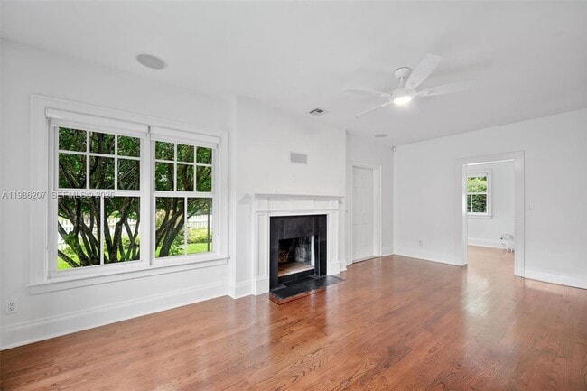 Building Photo - 285 NE 105th St