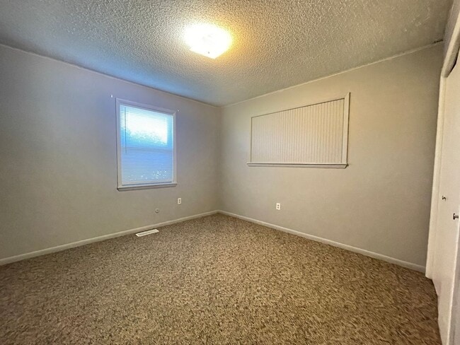 Building Photo - 5364 S Hutchinson Ave