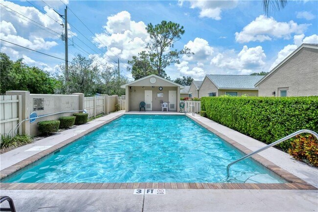 Building Photo - 220 Chartley Ct N