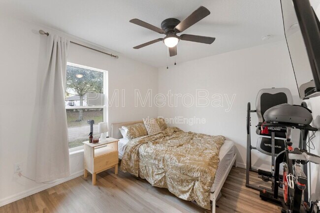 Building Photo - 902 W Alsobrook St