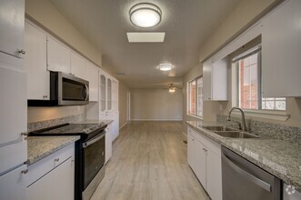 Building Photo - Beautifully Remodeled NE Heights/Uptown Ar...
