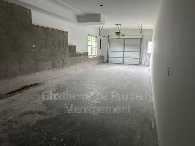 Building Photo - 9936 Falcon Crest Dr