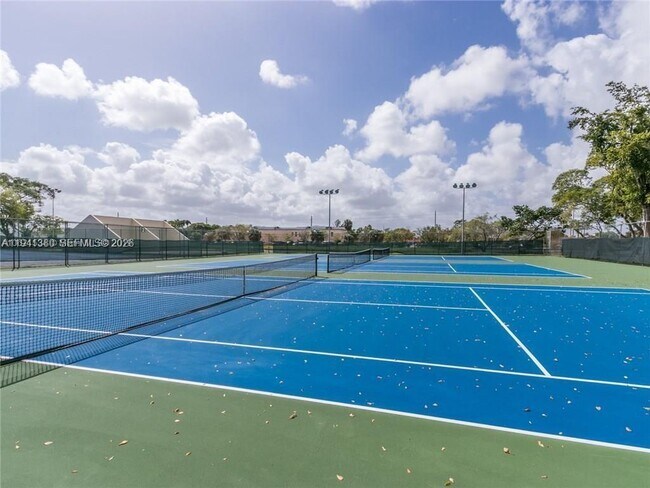 Building Photo - 2316 S Cypress Bend Dr