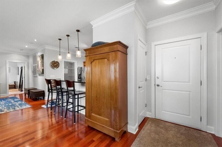 Building Photo - 2230 Cheshire Bridge Rd NE