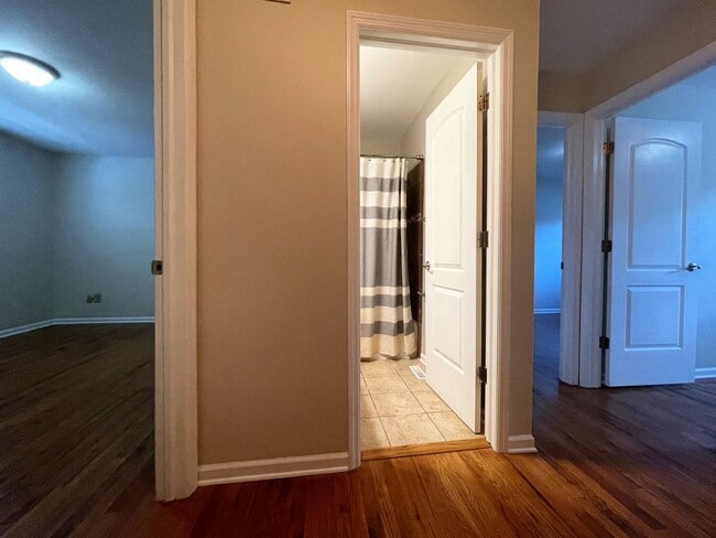 Building Photo - 2575 Olde Hill Ct N