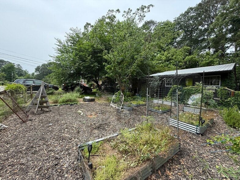 Building Photo - 1408 Kelly Rd
