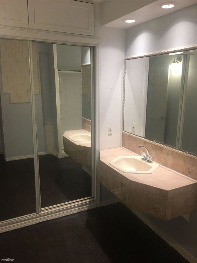 Building Photo - 3 br, 1 bath Duplex - 44 Division St