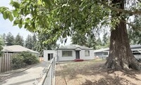 Building Photo - Home on The Cedars in Bremerton.
