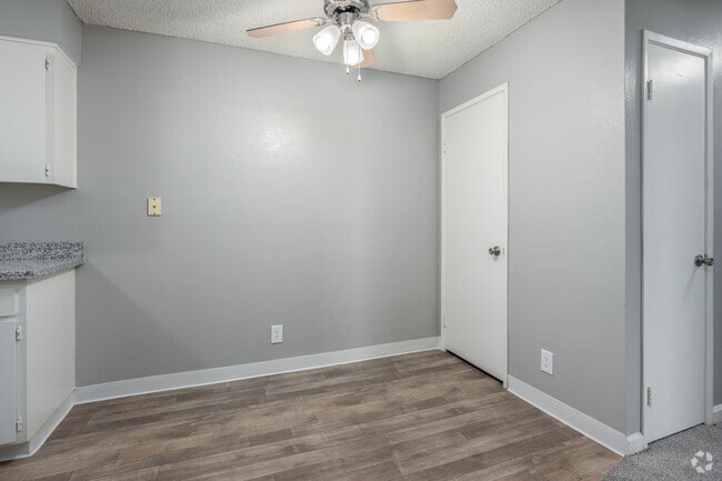 2BR, 1BA - 820SF - Dining Room - Magnolia Place Apartments