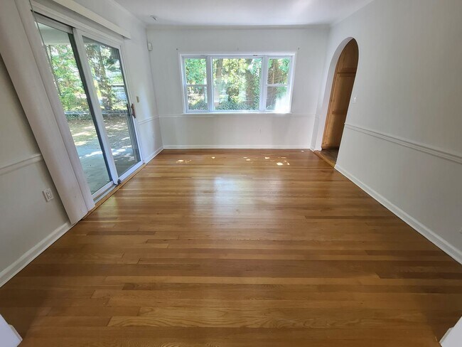 Building Photo - Scarsdale Rental Fully Updated 4 bedroom p...