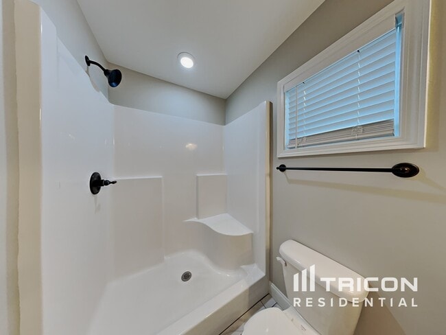 Building Photo - 19 Bloomwood Heights