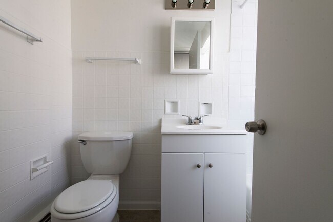 Building Photo - 8640 S Ingleside Ave Chicago, IL 60619