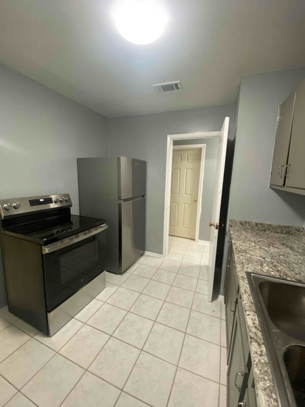 Building Photo - 1715 Jarrell Dr