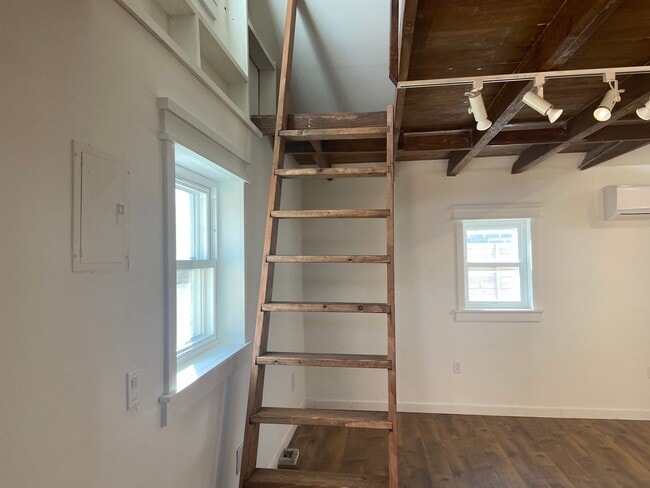 Building Photo - Beautiful 2 bedroom home in Chaffee Park with Huge Studio