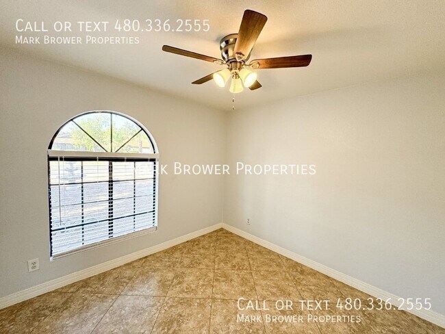 Building Photo - 449 E Meadows Ln
