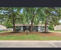 Building Photo - 825 Elm Creek Cir