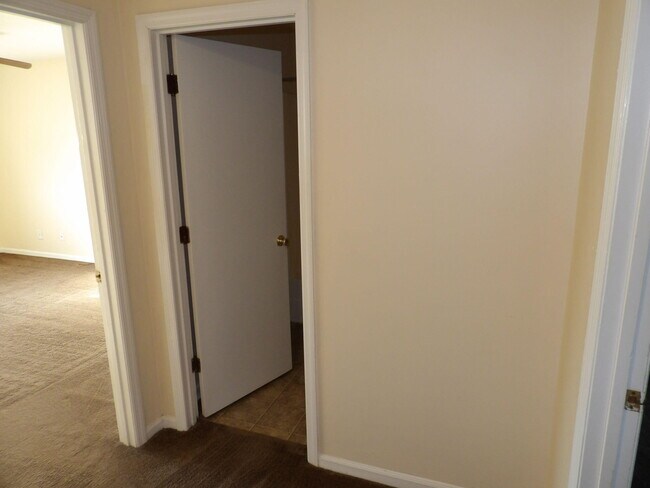 Building Photo - 65 Ashwood Ct
