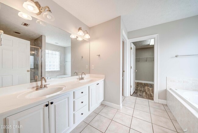 Building Photo - 415 Hidden Island Dr